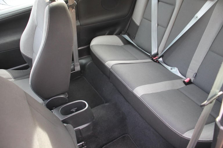 2011 Peugeot 207 1.4 Envy Euro 5 3dr HATCHBACK Petrol Manual