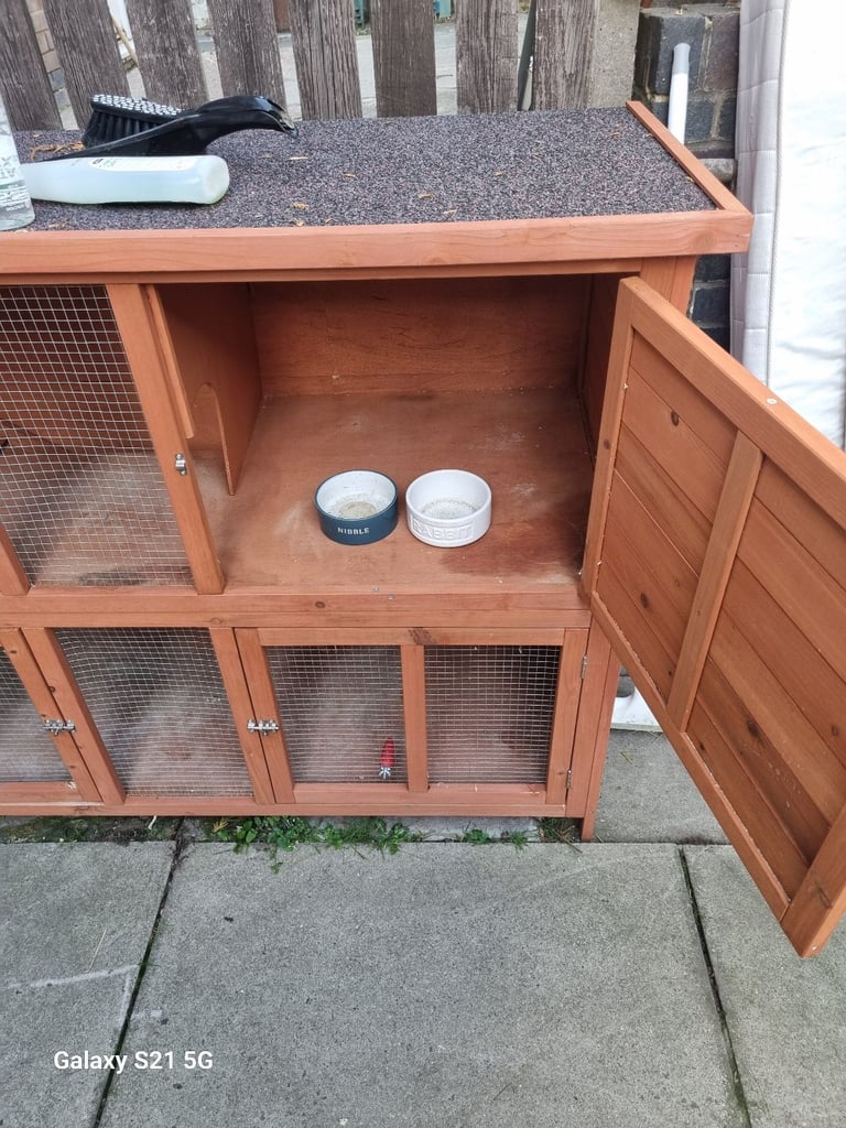 Rabbit hutch