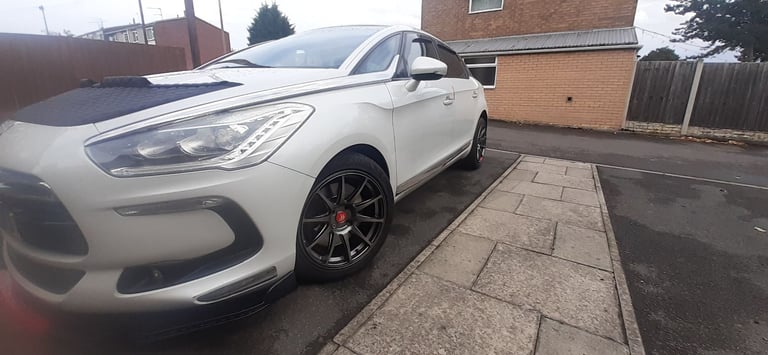 Citroen, DS5, Hatchback, 2012, Manual, 1997 (cc), 5 doors