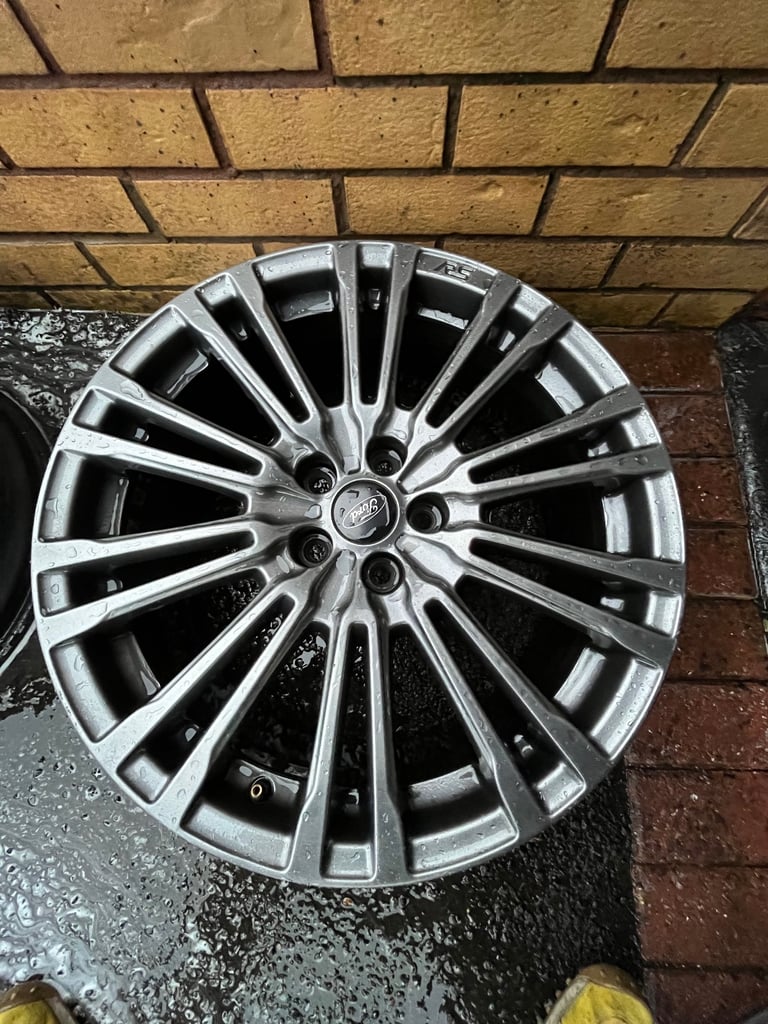 Genuine Ford alloys 19