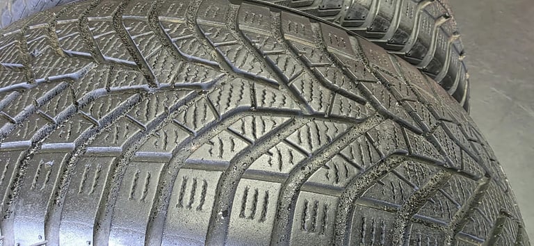 205 60 16    2 x tyres Yokohama Wdrive All Season