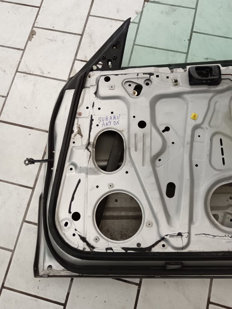 Rh door for Subaru Forester