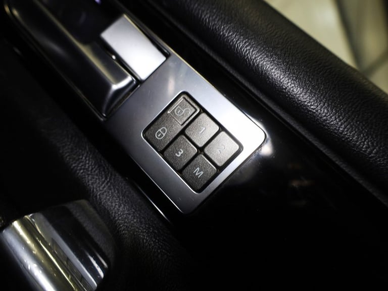 2015 Land Rover Discovery 4 SD V6 HSE SUV Diesel Automatic