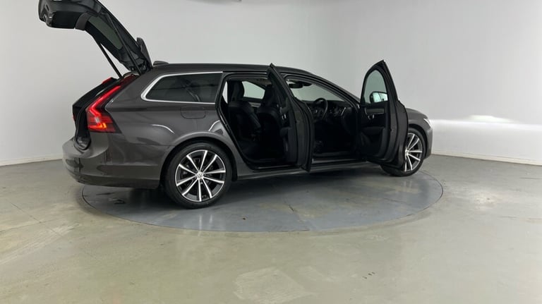 2021 Volvo V90 Momentum, B4 mild hybrid Estate Petrol Automatic