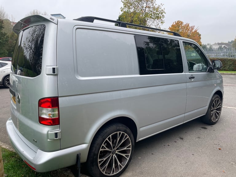 VW TRANSPORTER T5 CONVERTED VAN ROCK N ROLL BED ETC