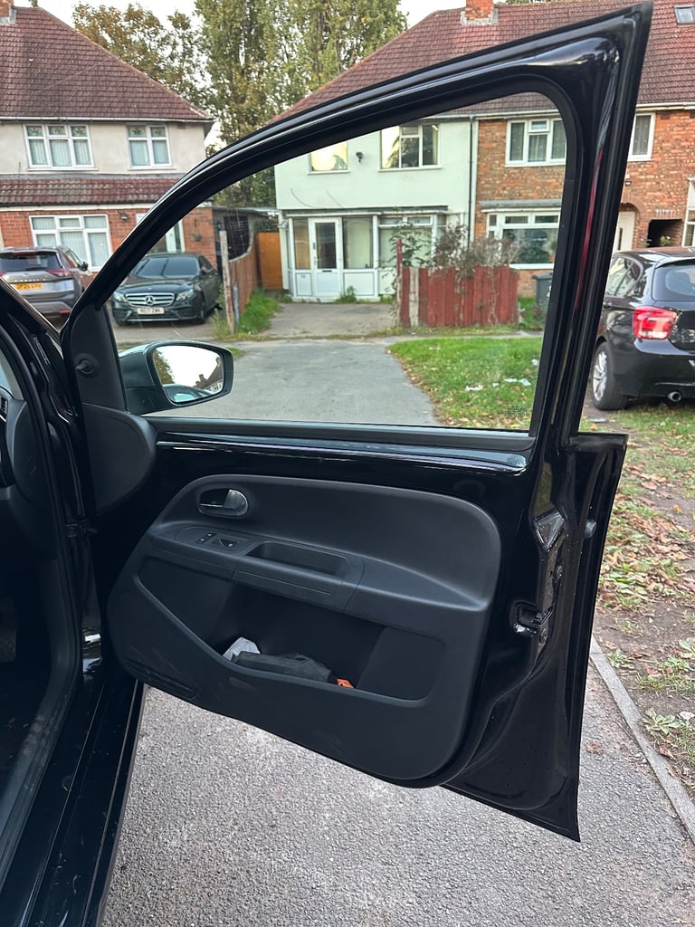 Volkswagen, UP, Hatchback, 2014, Manual, 999 (cc), 5 doors