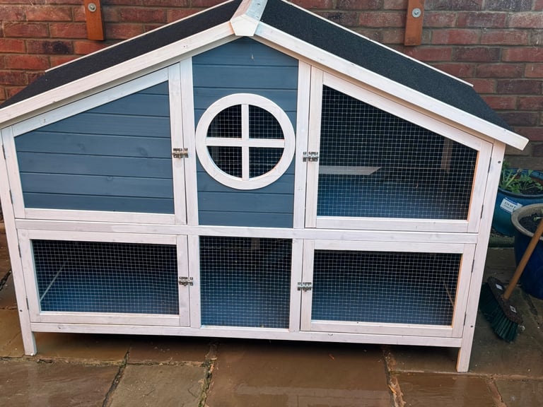 Rabbit / Guinea pig hutch