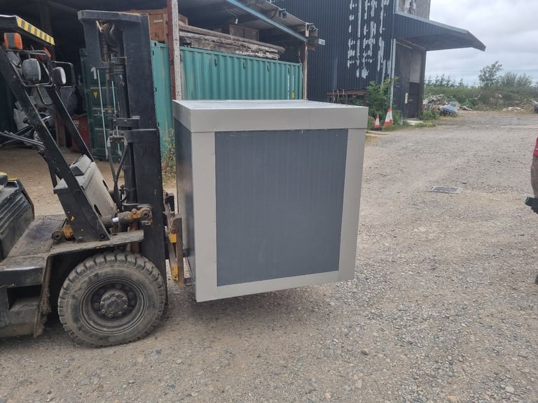Dog kennel 