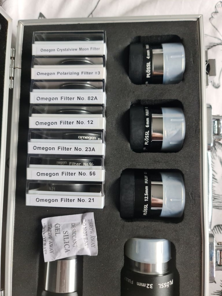 Suitcase with eyepieces and accessories