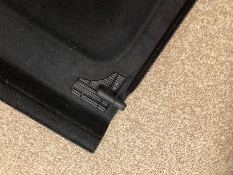 VW Golf Mk5 Parcel Shelf