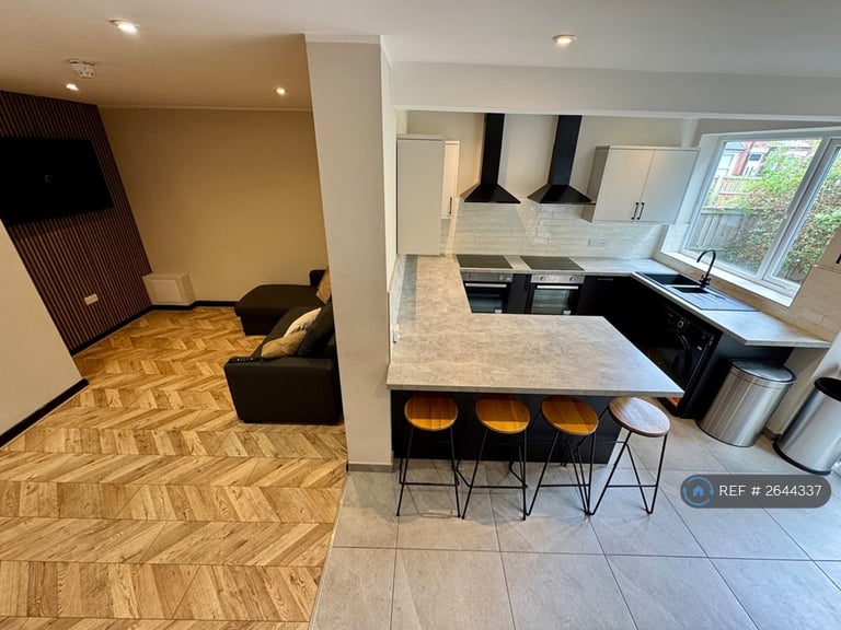 6 bedroom house in Beeston Road, Nottingham, NG7 (6 bed) (#2644337)