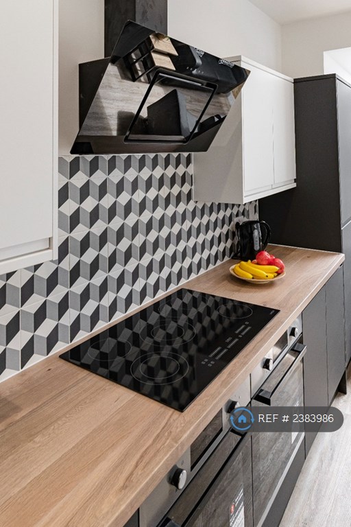 7 bedroom house in Manners Road, Southsea, PO4 (7 bed) (#2383986)