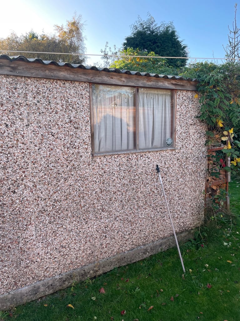 Concrete garage. 6m x 3.8m 