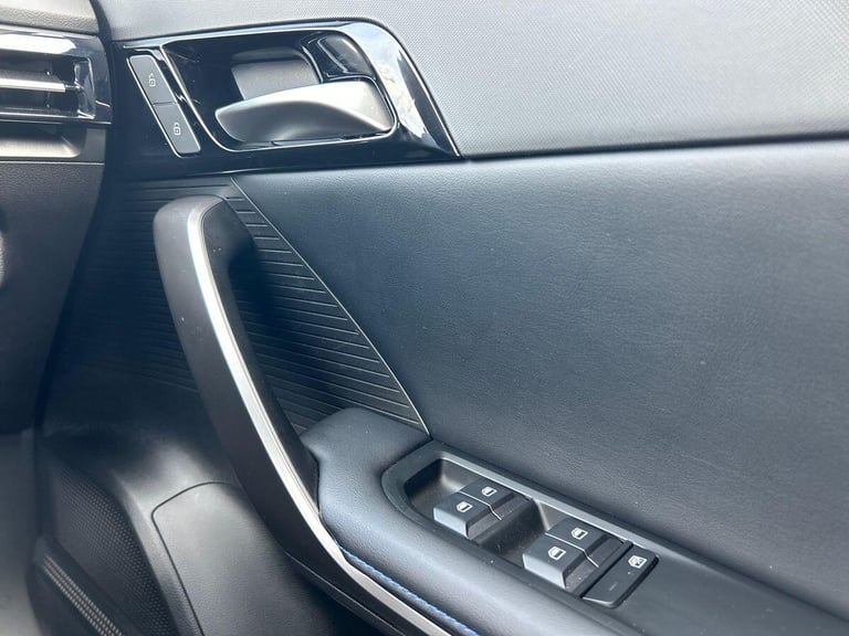 2025 MG MG4 64kWh Trophy Long Range Hatchback 5dr Electric Auto (203 ps) Hatchback ELECTRIC Autom...