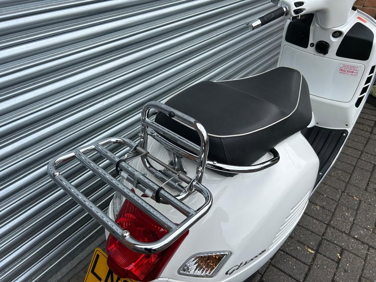 Piaggio Vespa GTS 300 Super