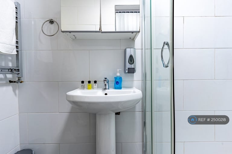 2 bedroom flat in Rawlins Street, Birmingham, B16 (2 bed) (#2500218)