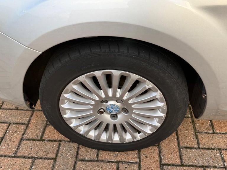 2010 Ford Focus 1.6 Titanium 5dr Auto HATCHBACK PETROL Automatic