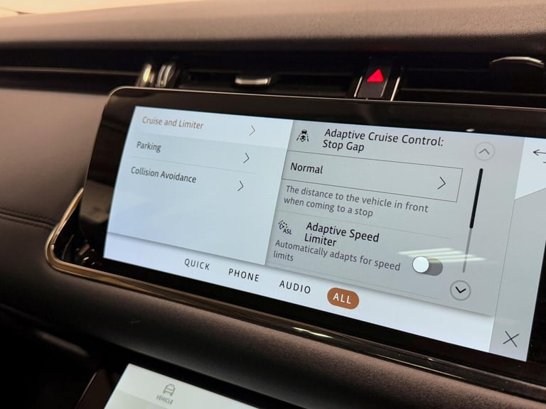 2022 Land Rover Range Rover Evoque 2.0 D200 MHEV R-Dynamic SE SUV 5dr Diesel Auto 4WD Euro 6 (s/s...