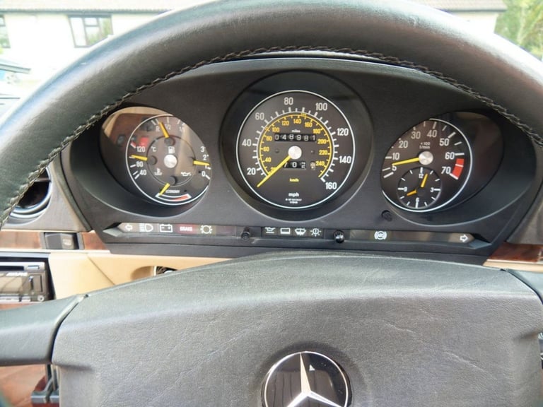 1988 Mercedes-Benz SL 3l 2d  AUTO  188 BHP Convertible Petrol Automatic