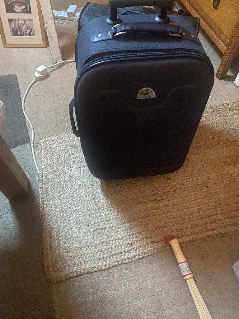 Medium suitcase
