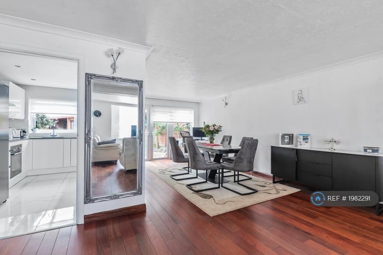 3 bedroom house in Richards Avenue, Romford, RM7 (3 bed) (#1982291)
