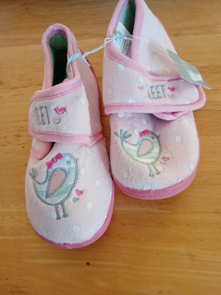 image for New Girls Slippers Size 8
