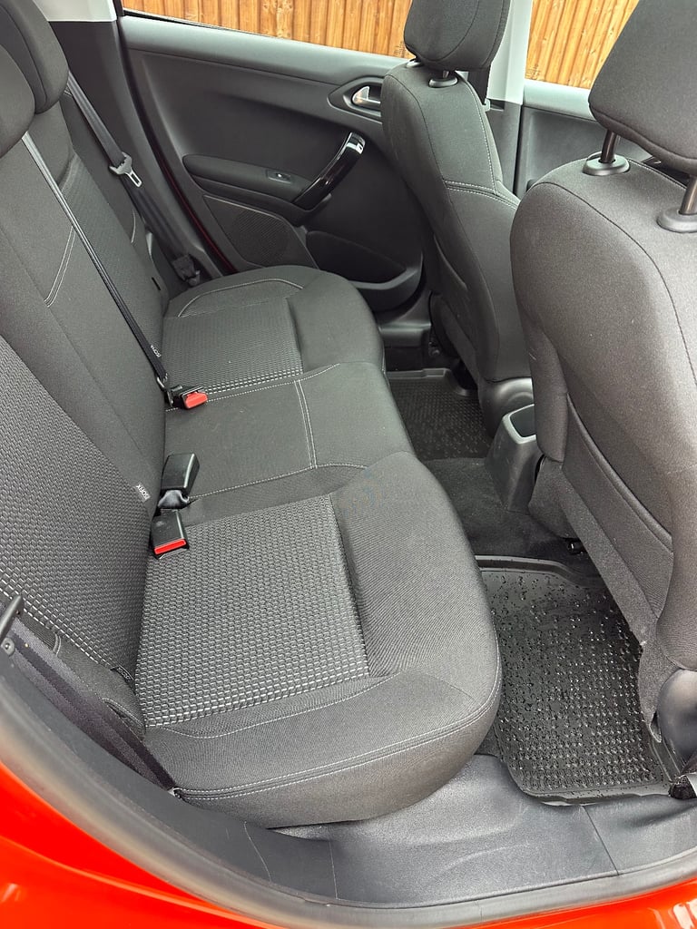 Peugeot, 208 2018, Manual, only 16k miles 