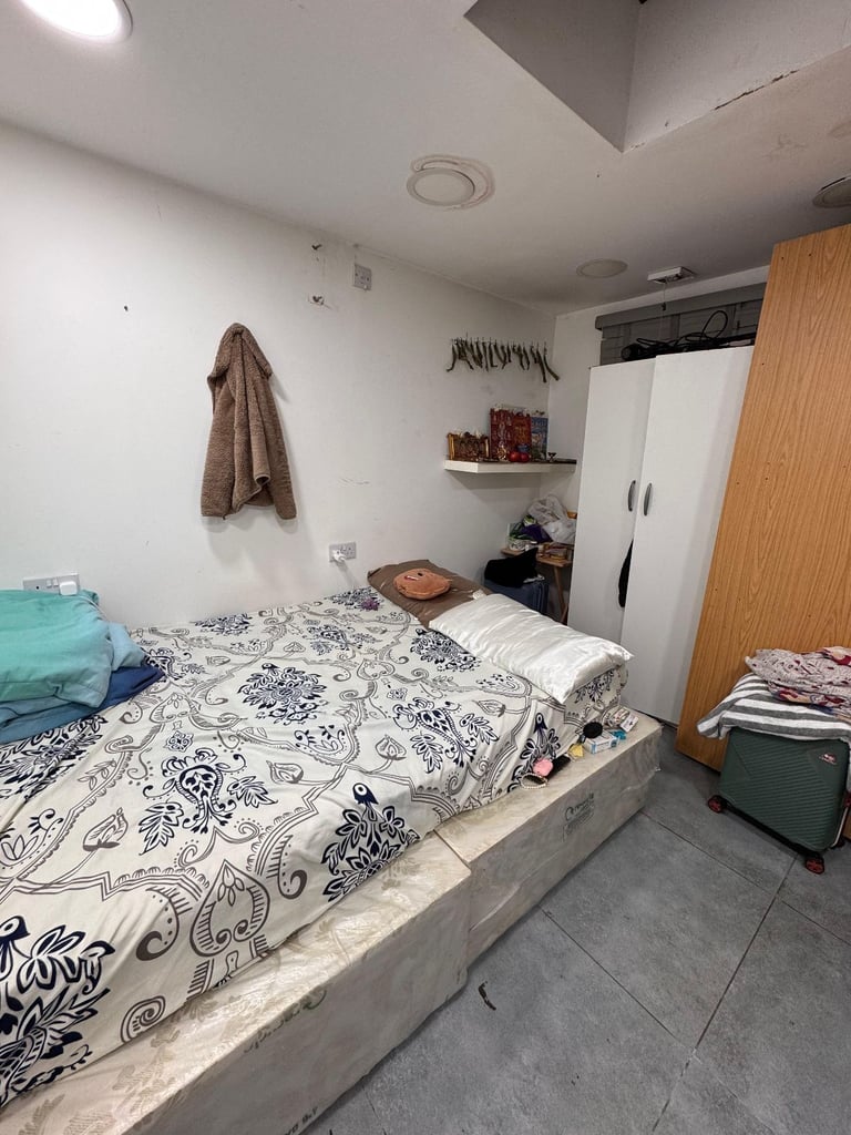 🌿 Lovely Double Room for Couple or 2 Girls – All Bills Included (£850) – E6 3LF 🌿  