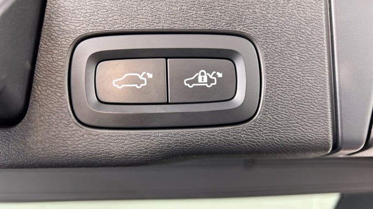 2021 Volvo XC60 B6 R-Design PRO AWD Mild Hybrid(22'Alloys, Harman Kardon, Panroof, Carplay) Estat...