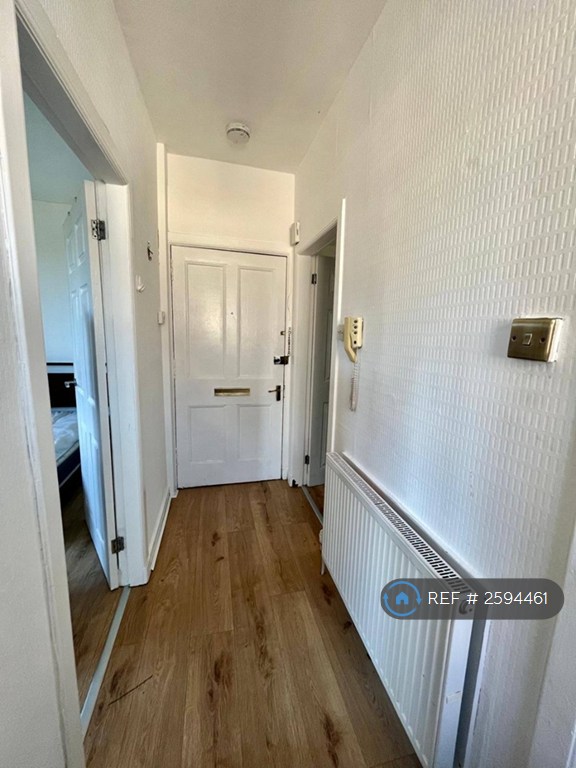 1 bedroom flat in Ruthrieston Crescent, Aberdeen, AB10 (1 bed) (#2594461)