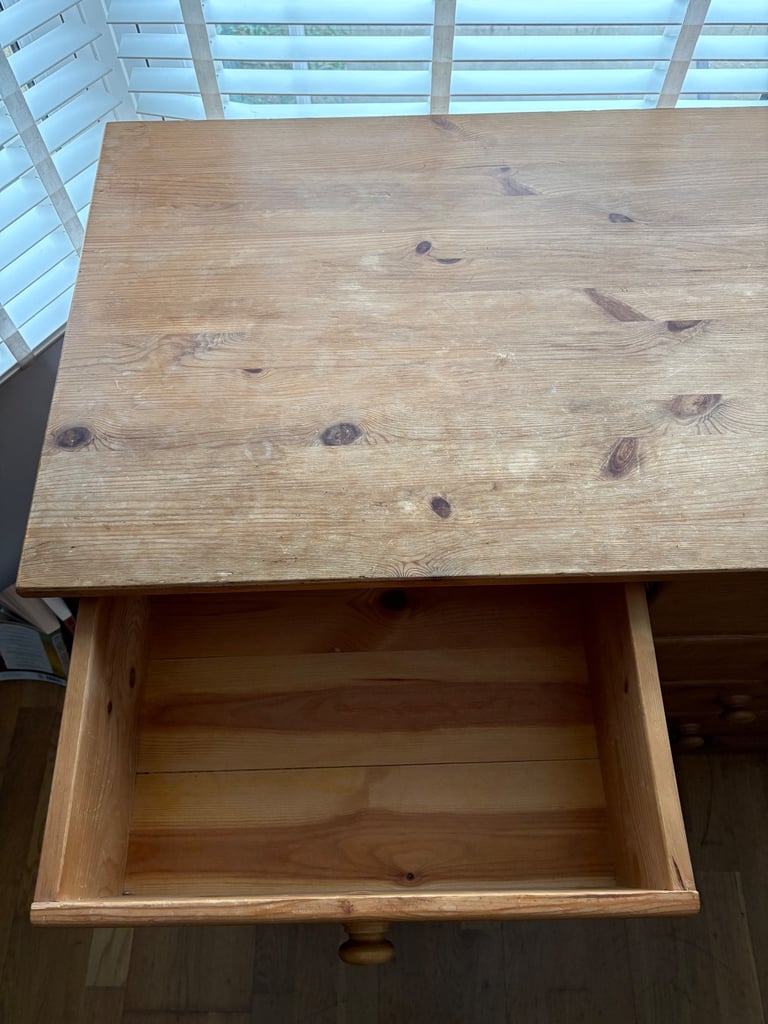 Pine Chest of Drawers
