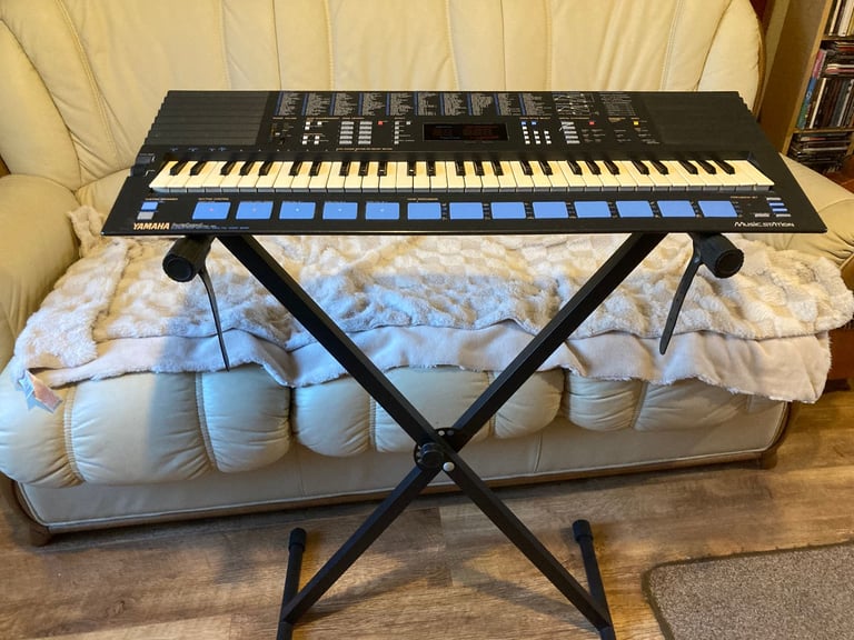 @@  HERCULES ACOUSTIC GUITAR STAND & KEYBOARD STAND .. BOTH IN V.G.C.  @@