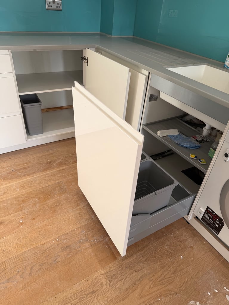 HETTICH KITCHEN CABINETS. Free delivery!!!