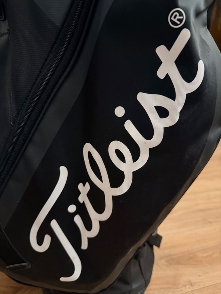 Titleist Players 4 Stand Bag – Excellent Condition with Rain Cover & Straps