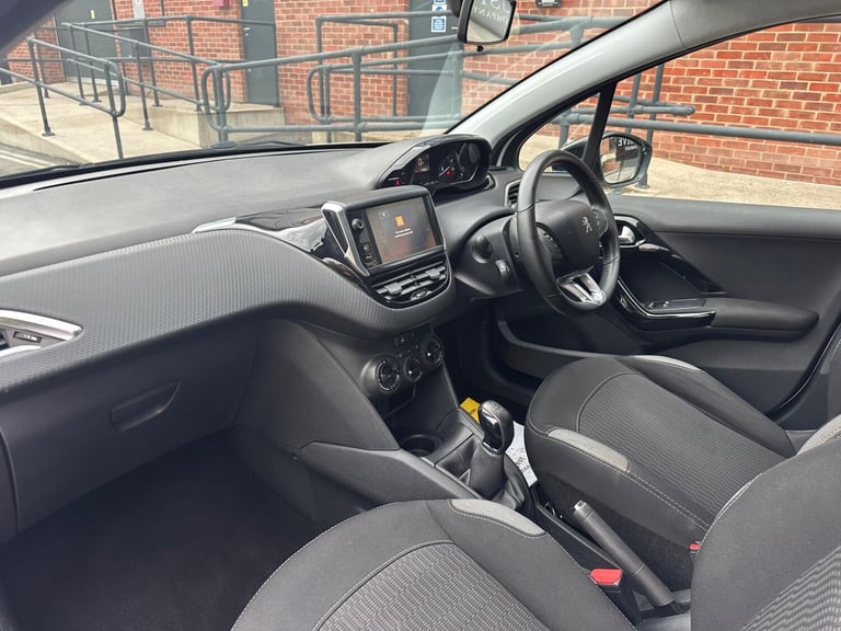 2016 Peugeot 208 1.2 PureTech Active Design Lime Euro 6 5dr HATCHBACK Petrol Manual