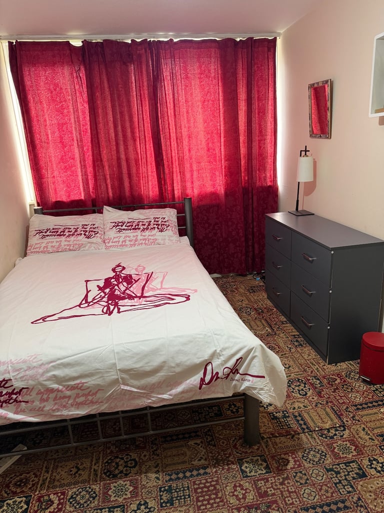 Double room to rent at Woodford 