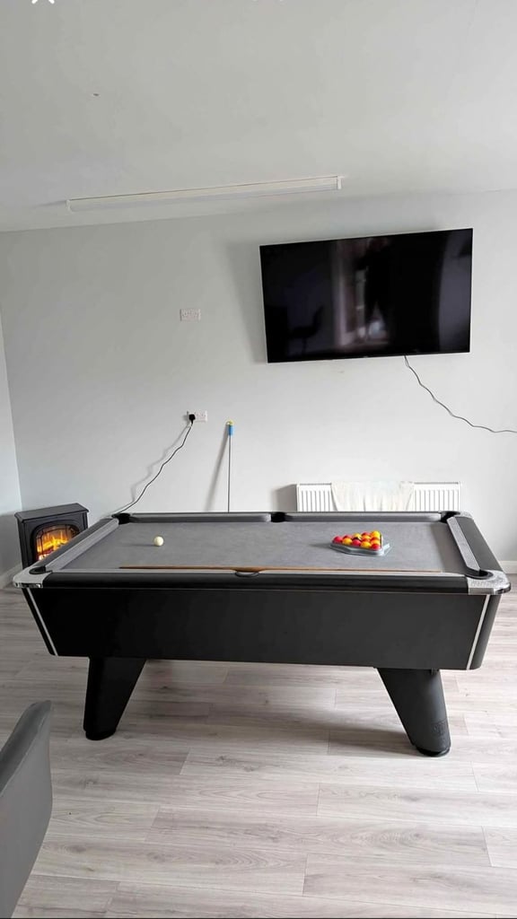 Supreme winner free play pool table 