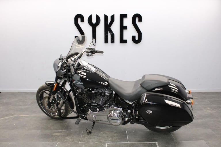 2021 Harley-Davidson FLSB Softail Sport Glide in Vivid Black