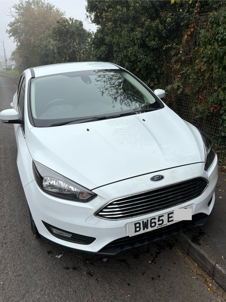 Ford, FOCUS zetec eco-boost Hatchback, 2016, 999 (cc), 5 doors