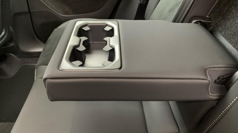 2024 Volvo XC40 2.0 B4 MHEV Plus SUV 5dr Petrol Hybrid DCT Auto Euro 6 (s/s) (197 ps) ESTATE Petr...