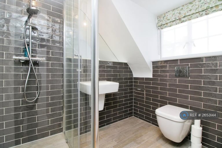 2 bedroom flat in Adams Walk, Midhurst, GU29 (2 bed) (#2653144)