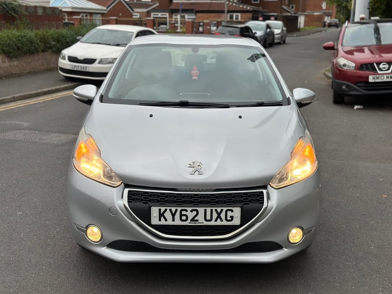Peugeot, 208, Hatchback, 2012, Manual, 1199 (cc),3 doors - Image 2