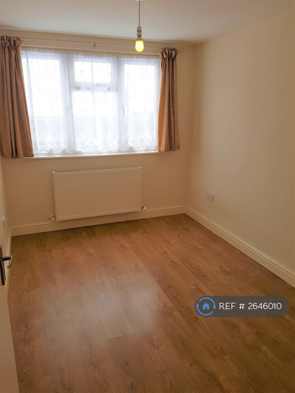 1 bedroom flat in Cardiff Road, Luton, LU1 (1 bed) (#2646010)