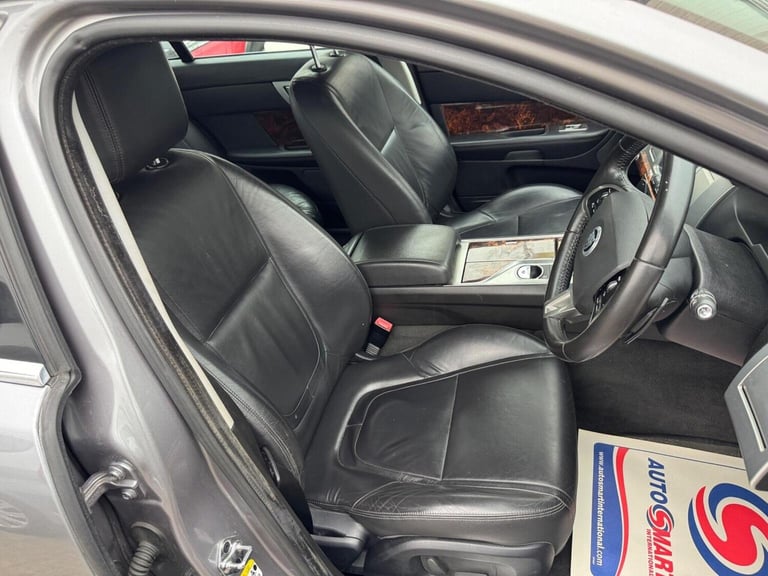 JAGUAR XF 2.2d Luxury Auto Euro 5 (s/s) 4dr 2011