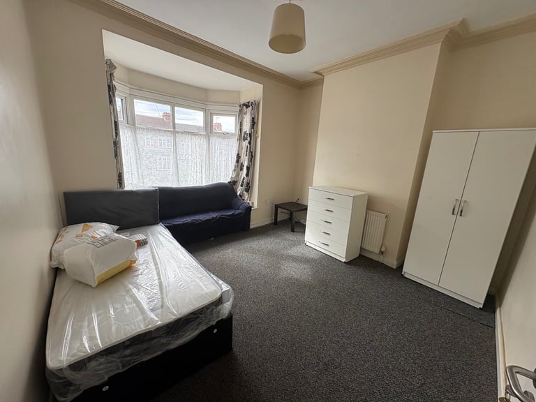 Supported accommodation rooms available in a house share HMO Birmingham