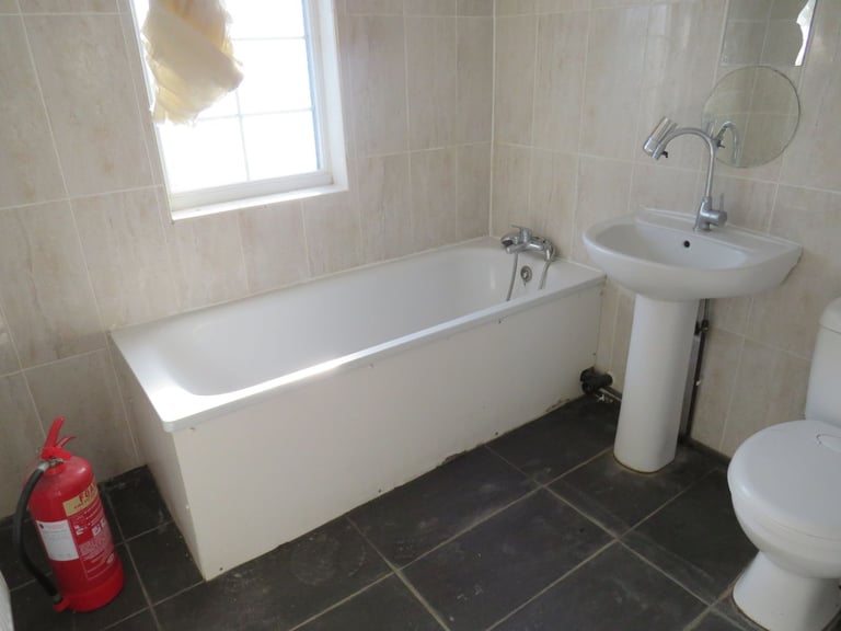 5 bedroom 3 bath house for rent in Southall UB2