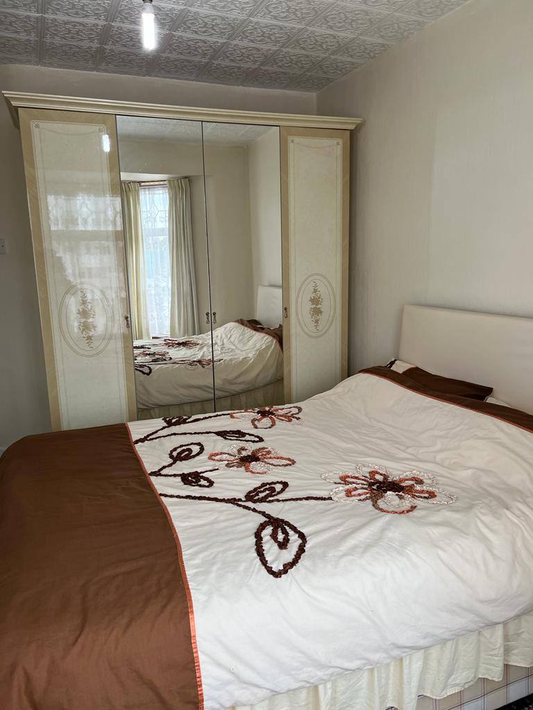 Double room to let in barking close to barking station 