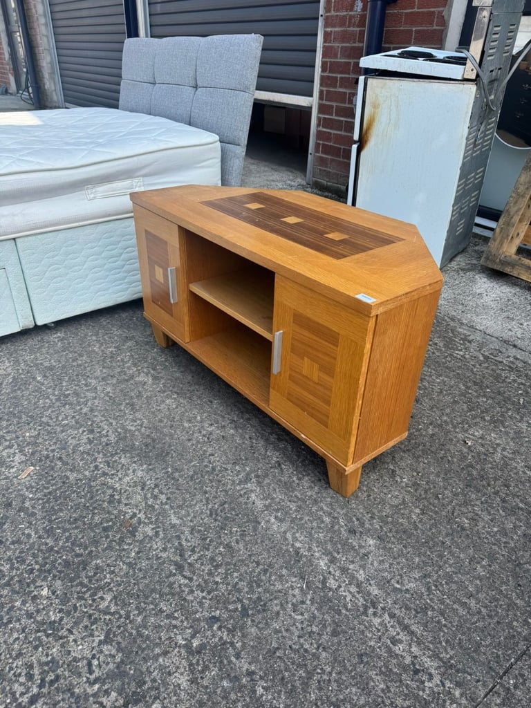 Pine TV unit, ref:19233 £30.00