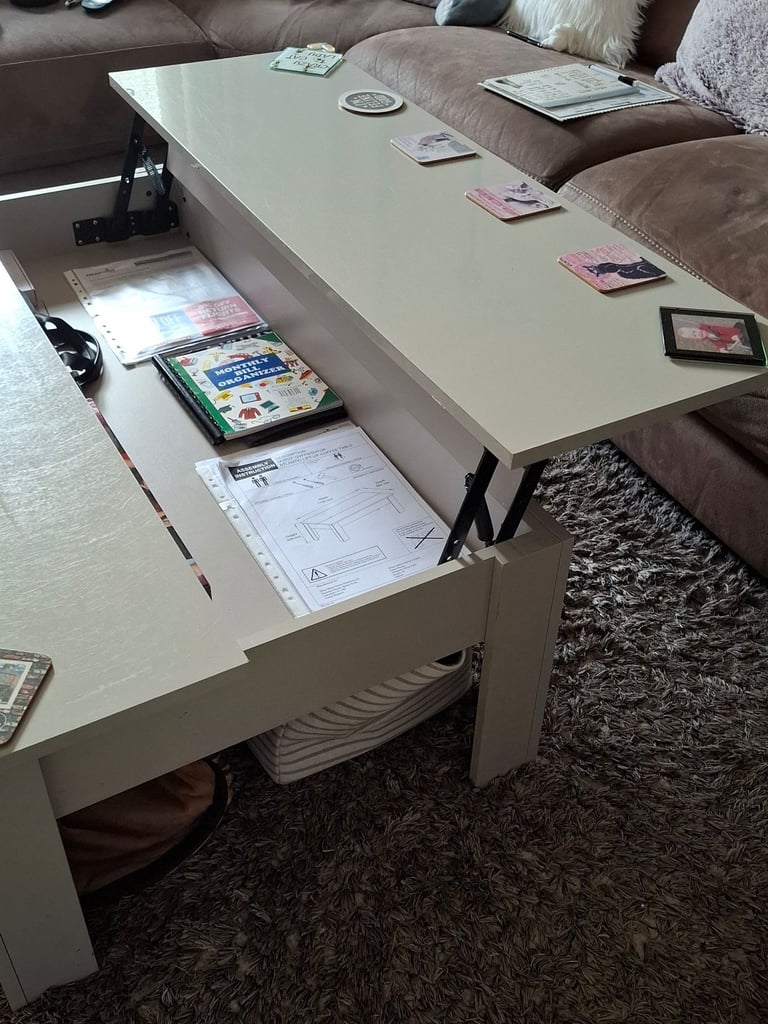 Large Lift-top Coffee Table 