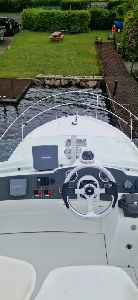 Beneteau 9.8m Flybridge 